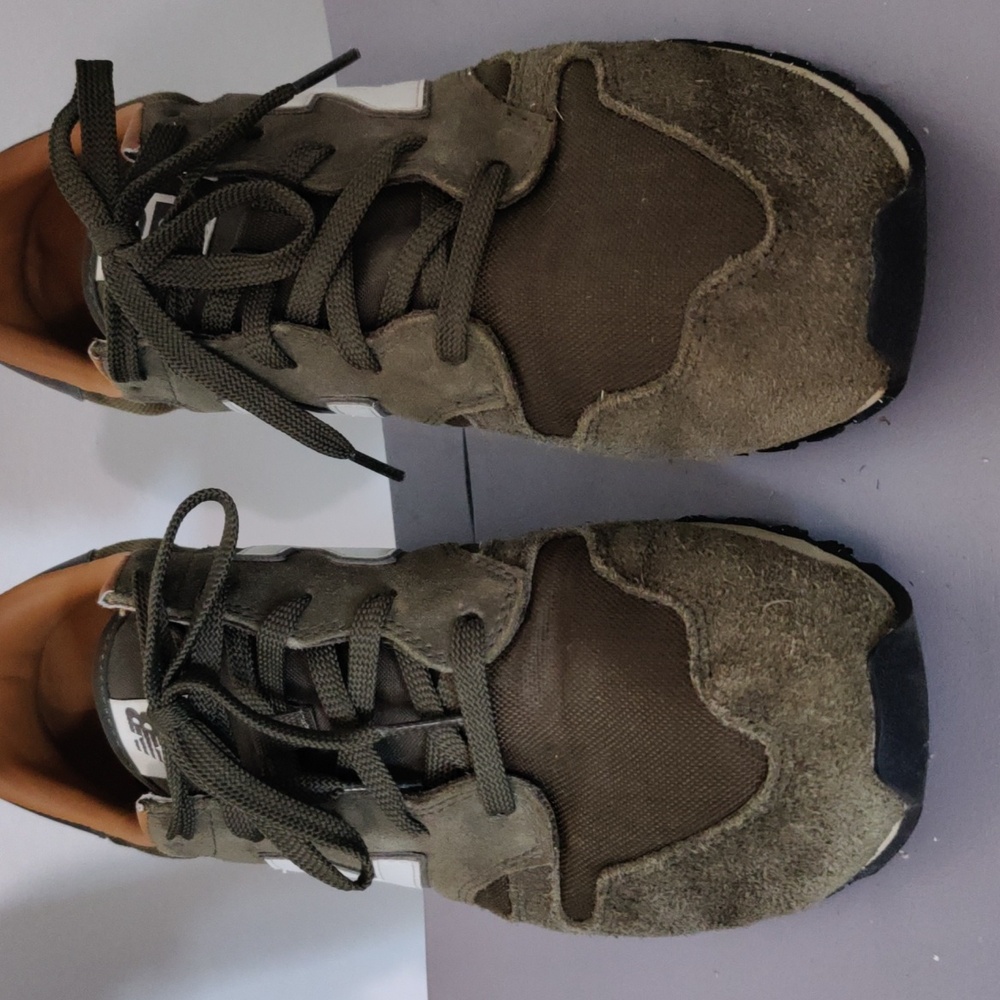 New Balance 520 in the Military Dark Triumph/Brown Sugar colorway. - Picture 4 of 13